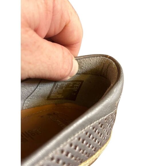 Clarks‎ Collection Silver Leather Perforated Espadrille Flats - Picture 7 of 9